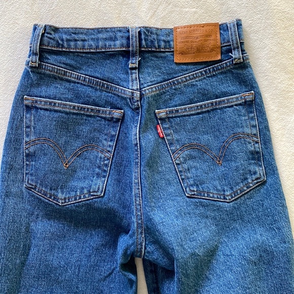 Levi’s | Ribcage Straight Jeans - Picture 11 of 11